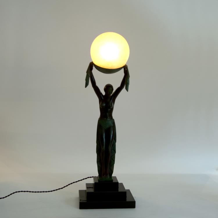 Bild 1 zu Objekt, 'V&eacute;rit&eacute;' table light, c1930. , Pierre Le Faguays, Le Verrier, Max, Paris, 117A 627