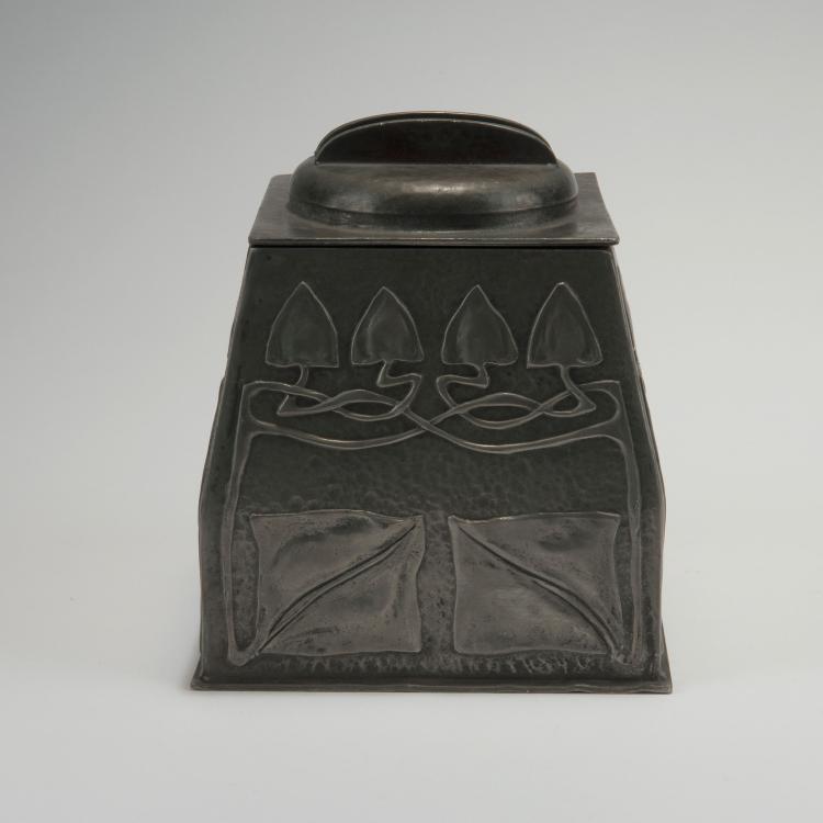 Bild 1 zu Objekt, Candy box, 1902-04, Archibald Knox, Haseler & Co., Birmingham Liberty & Co., London., 117A 608