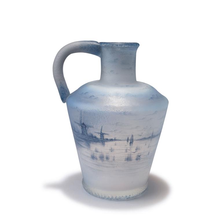 Hauptbild zu Objekt, Henkelkanne 'Delft', 1899, Daum Fr&egrave;res, Nancy, 117A 32