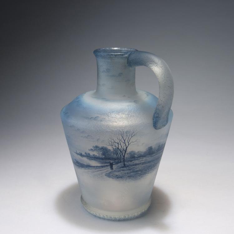 Bild 2 zu Objekt, Henkelkanne 'Delft', 1899, Daum Fr&egrave;res, Nancy, 117A 32