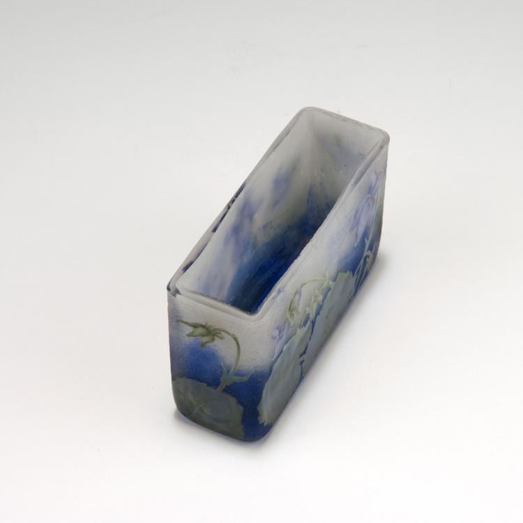 Bild 1 zu Objekt, Violettes' jardiniere, c1910, Daum Fr&egrave;res, Nancy, 117A 68