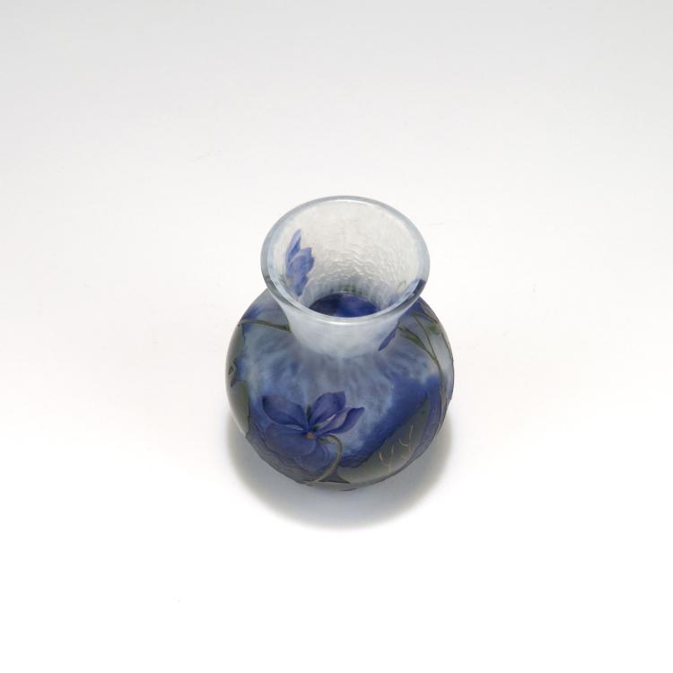 Bild 1 zu Objekt, Small 'Violettes' vase, c1910, Daum Fr&egrave;res, Nancy, 117A 72