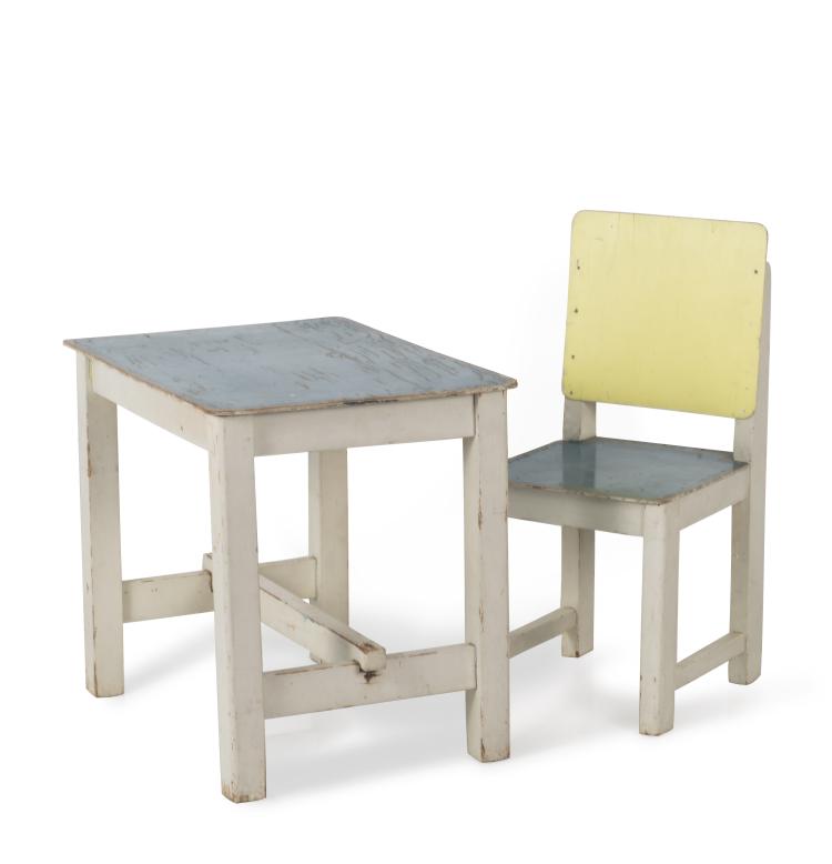 Hauptbild zu Objekt, Child's table and chair, c1930, Haagse School, den Haag, 118A 140