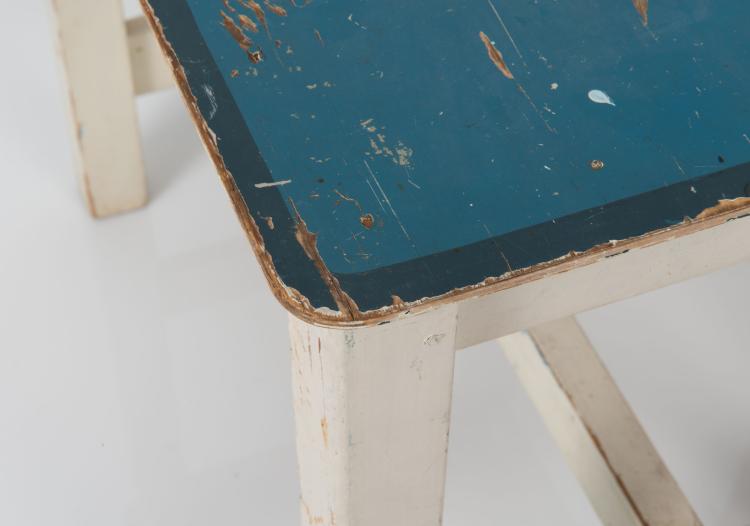 Bild 1 zu Objekt, Child's table and chair, c1930, Haagse School, den Haag, 118A 140