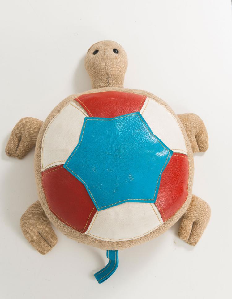 Bild 1 zu Objekt, Schildkr&ouml;te, 1971, Renate M&uuml;ller, H. Josef Leven, Sonneberg., 118A 49