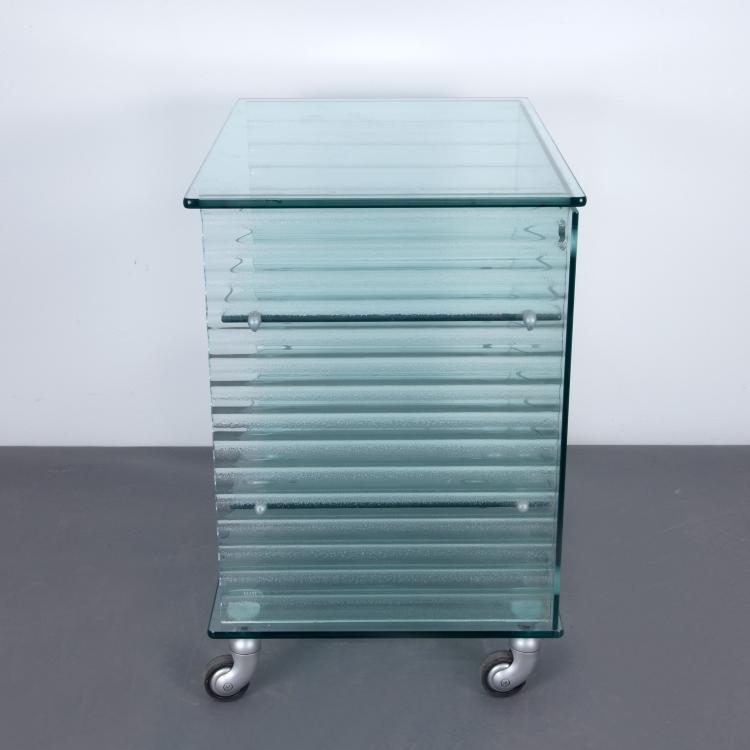 Bild 3 zu Objekt, 'Onda' sideboard on wheels, 1996, Ron Arad, Fiam, Pesaro, 119C 348