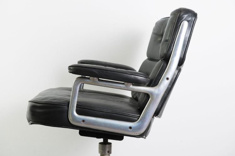 Bild 2 zu Objekt, Two 'time Life' armchairs, 1960, Charles Eames, ICF, Cadsana (zugeschrieben), 119C 316