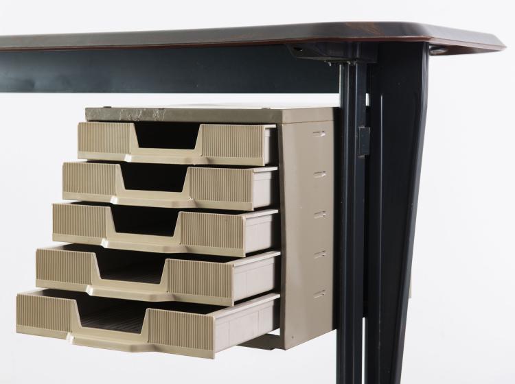 Bild 2 zu Objekt, 'Arco' typewriter desk, 1963, Studio B.B.P.R., Olivetti, Ivrea, 119C 180