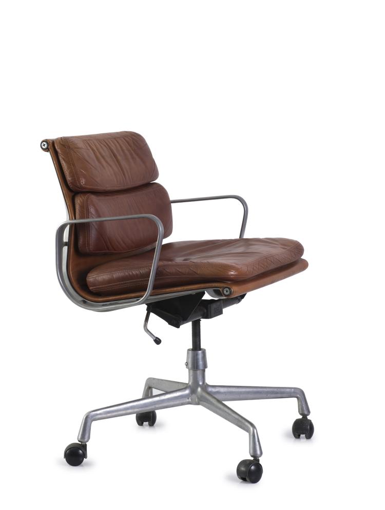 Hauptbild zu Objekt, 'Soft Pad' armchair, 1969, Charles Eames, ICF, Cadsana (zugeschrieben), 119C 331