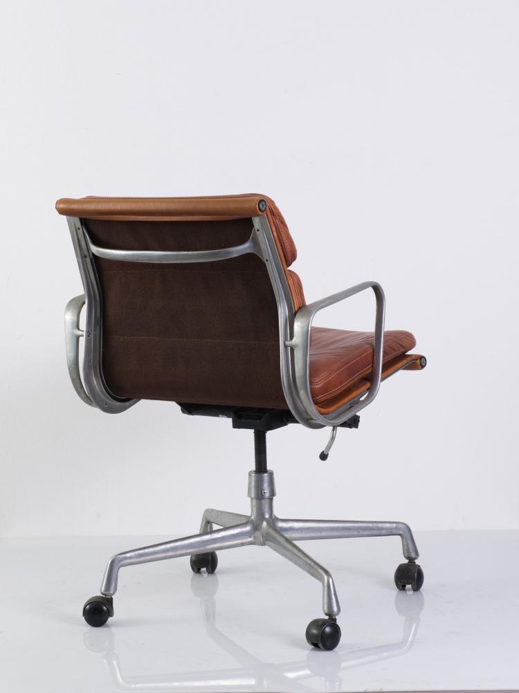 Bild 1 zu Objekt, 'Soft Pad' armchair, 1969, Charles Eames, ICF, Cadsana (zugeschrieben), 119C 331