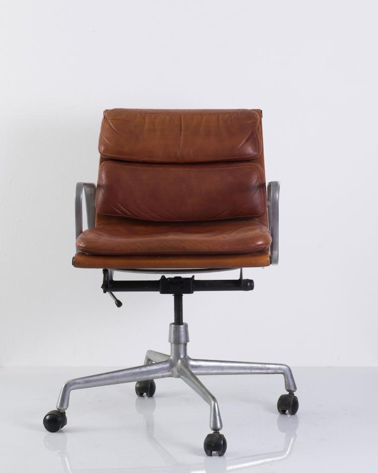 Bild 2 zu Objekt, 'Soft Pad' armchair, 1969, Charles Eames, ICF, Cadsana (zugeschrieben), 119C 331