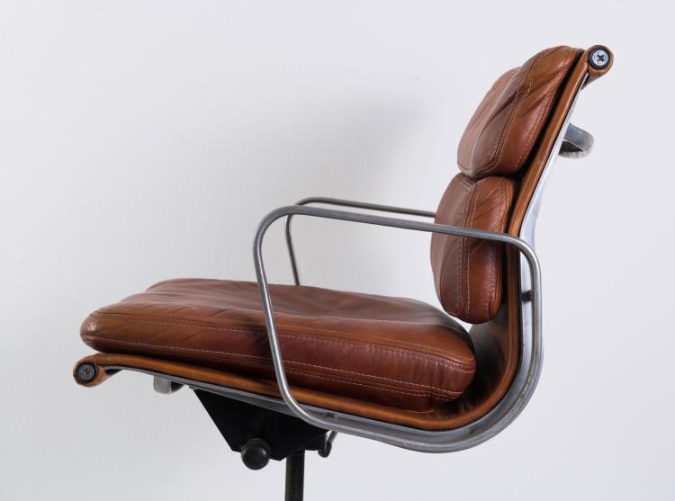 Bild 3 zu Objekt, 'Soft Pad' armchair, 1969, Charles Eames, ICF, Cadsana (zugeschrieben), 119C 331