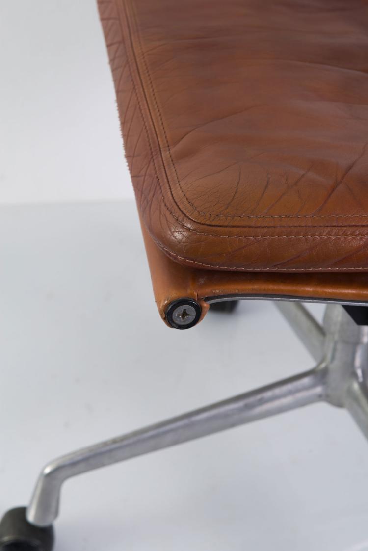 Bild 4 zu Objekt, 'Soft Pad' armchair, 1969, Charles Eames, ICF, Cadsana (zugeschrieben), 119C 331