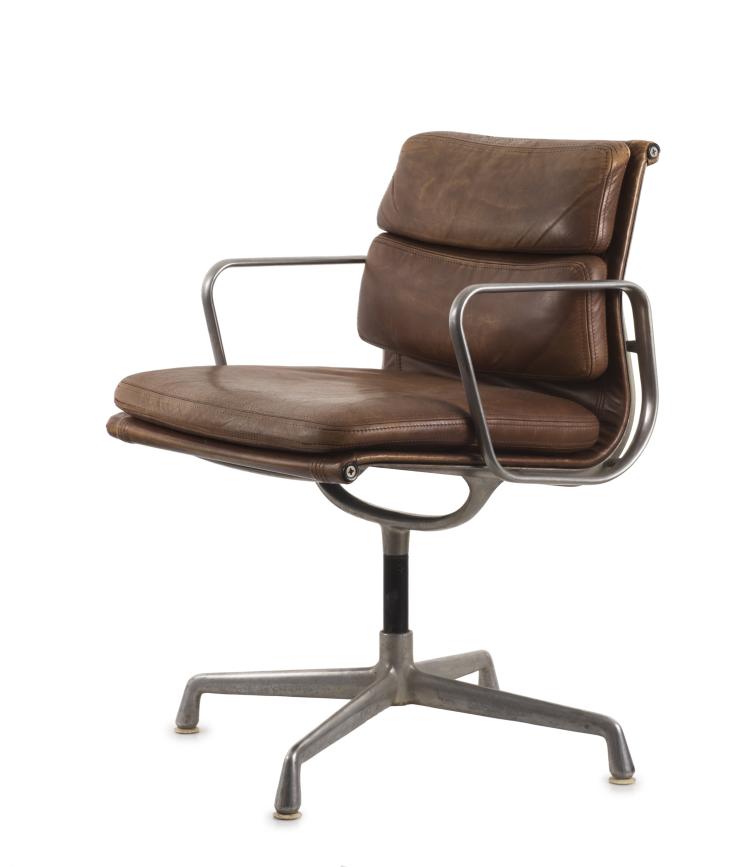 Hauptbild zu Objekt, 'Soft Pad' armchair, 1969, Charles Eames, ICF, Cadsana (zugeschrieben), 119C 332