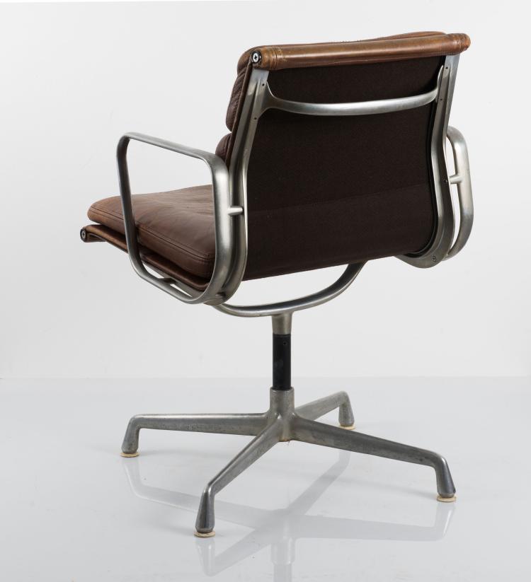 Bild 1 zu Objekt, 'Soft Pad' armchair, 1969, Charles Eames, ICF, Cadsana (zugeschrieben), 119C 332