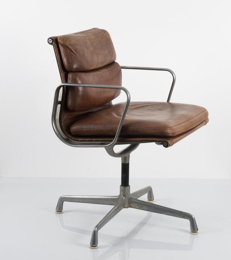 Bild 4 zu Objekt, 'Soft Pad' armchair, 1969, Charles Eames, ICF, Cadsana (zugeschrieben), 119C 332