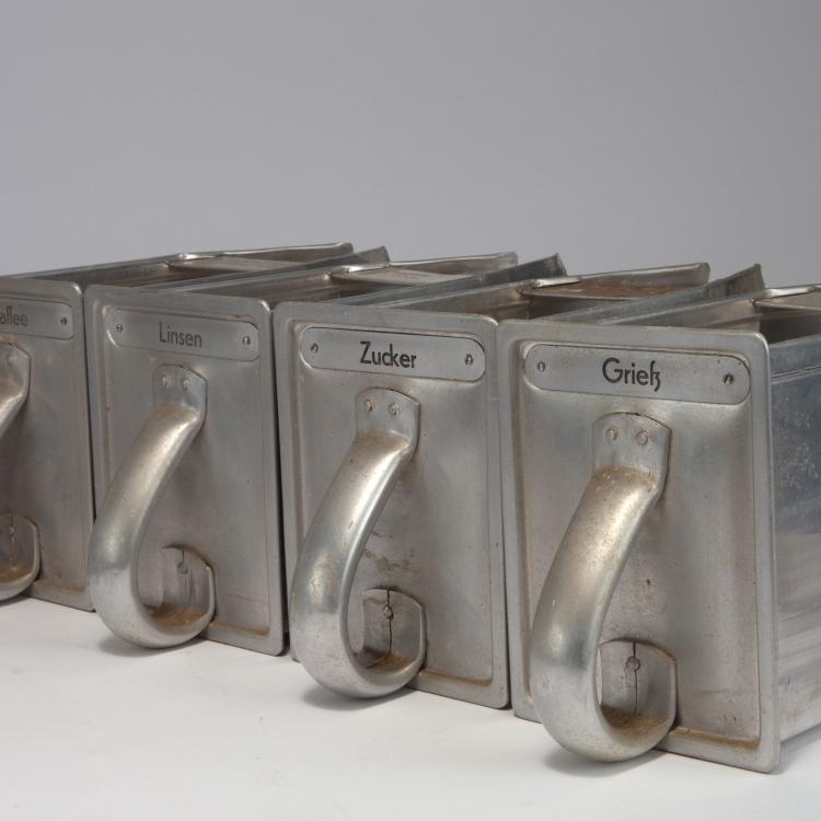 Bild 2 zu Objekt, Ten containers, c1926, Haarer, Hanau, 119C 25