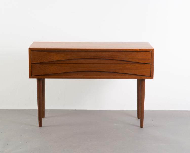 Bild 1 zu Objekt, Small 'Triennale' dresser, 1959, Arne Vodder, Sibast M&oslash;bler, Kopenhagen; NC M&ouml;bler, Odense (Vertrieb), 119A 194