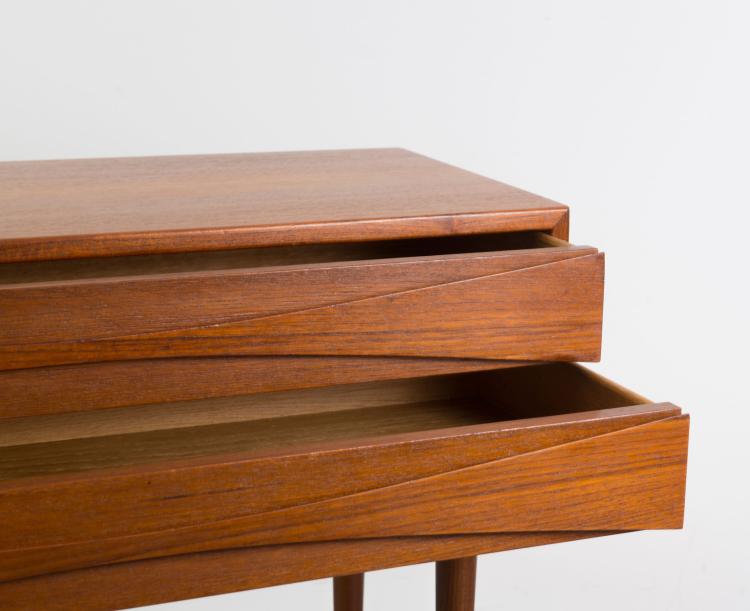 Bild 2 zu Objekt, Small 'Triennale' dresser, 1959, Arne Vodder, Sibast M&oslash;bler, Kopenhagen; NC M&ouml;bler, Odense (Vertrieb), 119A 194