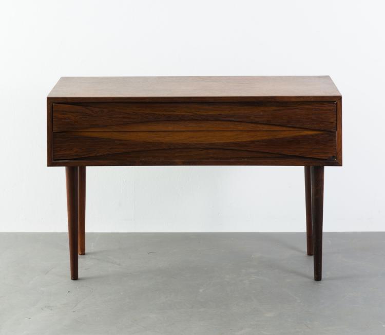 Bild 3 zu Objekt, Small 'Triennale' dresser, 1959, Arne Vodder, Sibast M&oslash;bler, Kopenhagen; NC M&ouml;bler, Odense (Vertrieb), 119A 194