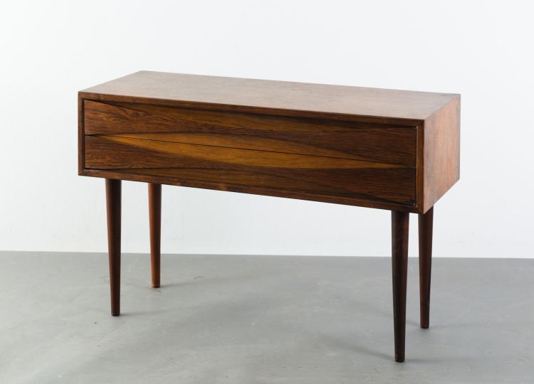 Bild 4 zu Objekt, Small 'Triennale' dresser, 1959, Arne Vodder, Sibast M&oslash;bler, Kopenhagen; NC M&ouml;bler, Odense (Vertrieb), 119A 194