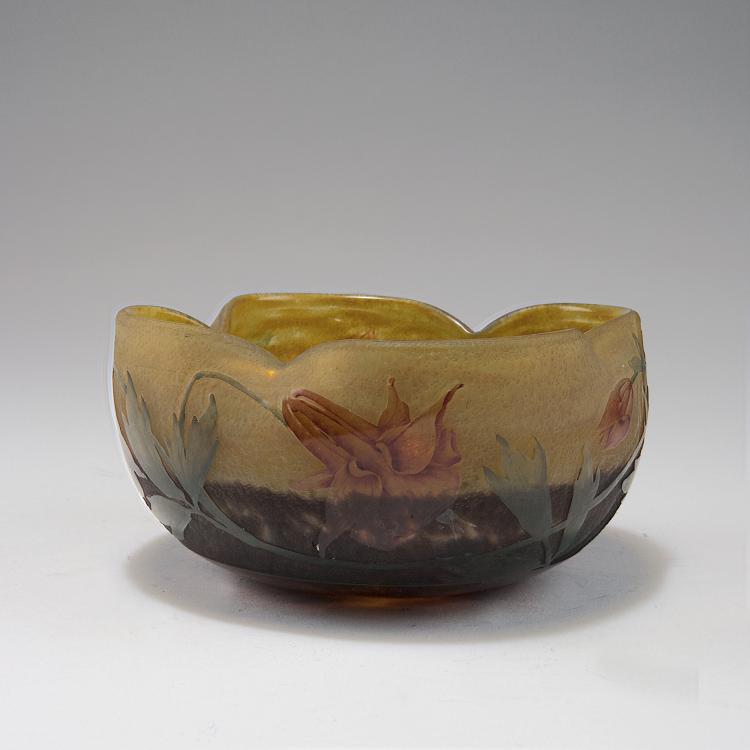 Hauptbild zu Objekt, 'Ancolies' bowl, c1910, Daum Fr&egrave;res, Nancy, 120 69