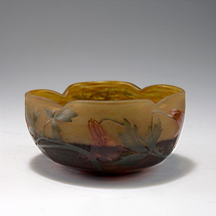 Bild 1 zu Objekt, 'Ancolies' bowl, c1910, Daum Fr&egrave;res, Nancy, 120 69