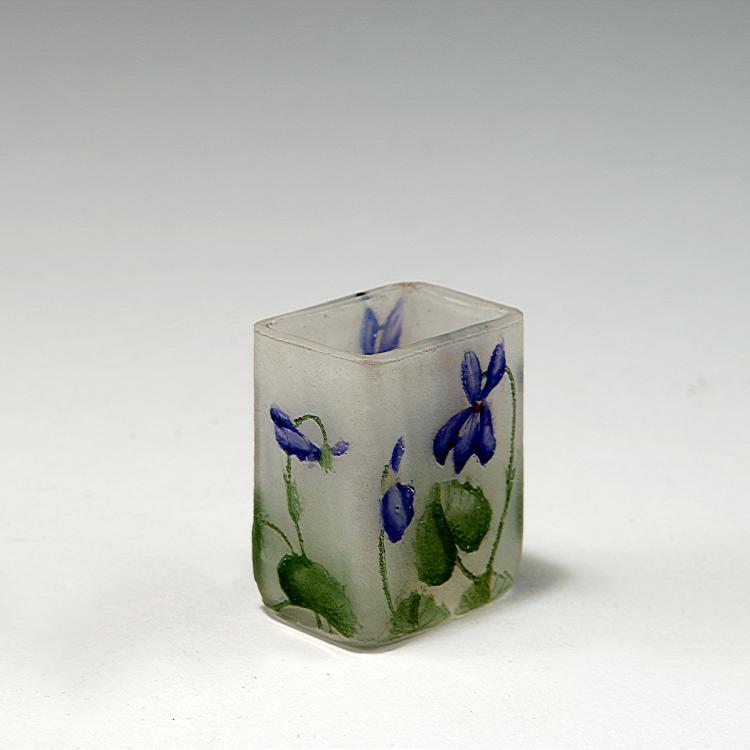Bild 1 zu Objekt, Miniature 'Violettes' vase, c1910, Daum Fr&egrave;res, Nancy, 120 73