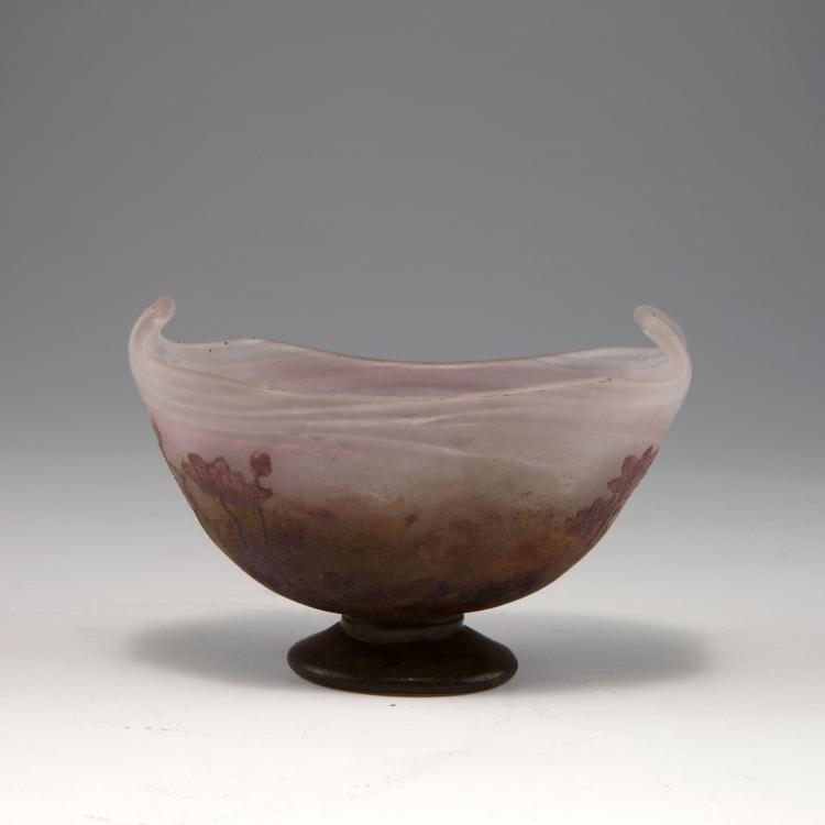 Bild 1 zu Objekt, 'Renoncules' footed bowl, 1905-10, Daum Fr&egrave;res, Nancy, 120 34