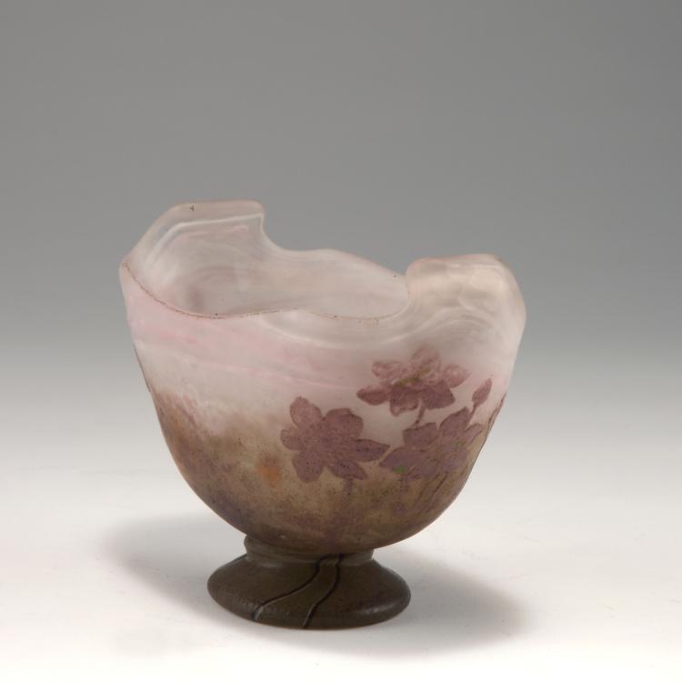 Bild 2 zu Objekt, 'Renoncules' footed bowl, 1905-10, Daum Fr&egrave;res, Nancy, 120 34