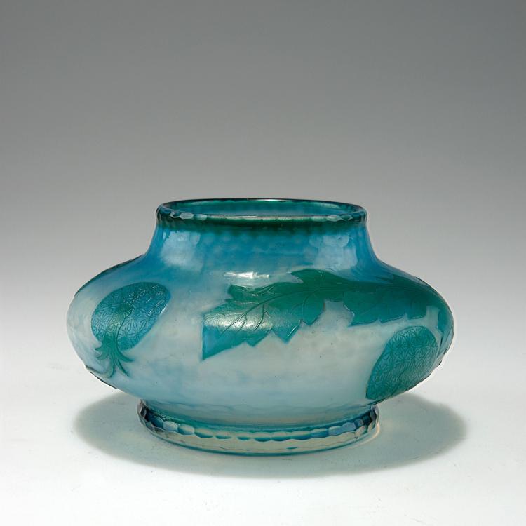 Bild 1 zu Objekt, 'Pissenlits dents de lion' martel&eacute; vase, 1897-1900, Daum Fr&egrave;res, Nancy, 120 21