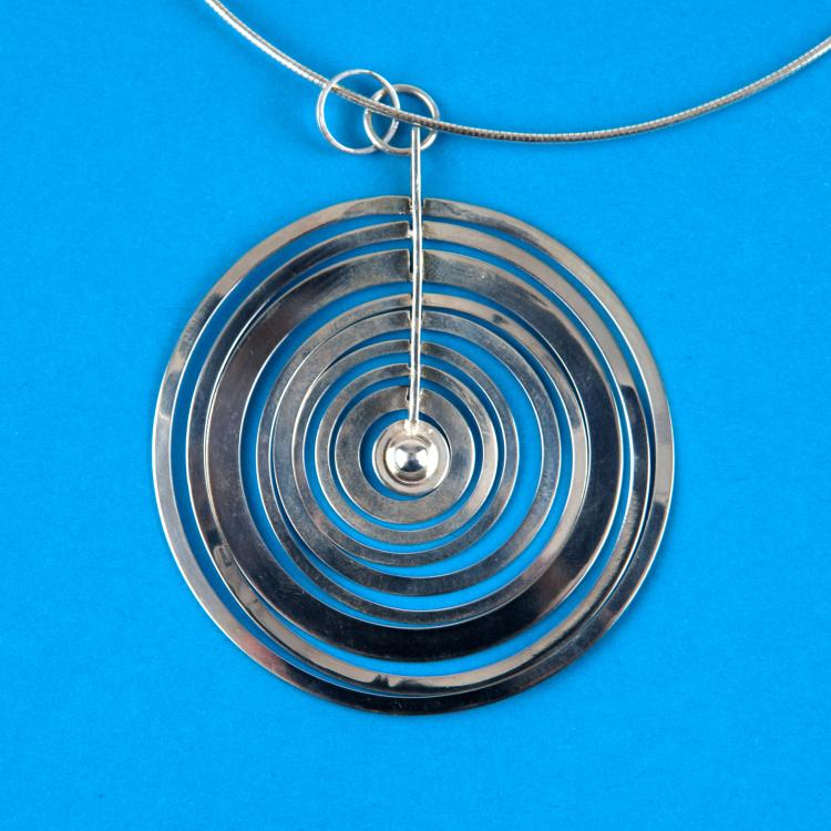 Bild 3 zu Objekt, 'Hopeakuu' necklace and pair of earrings, 1970, Tapio Wirkkala, Westerback Ky, N., Helsinki, 119A 118