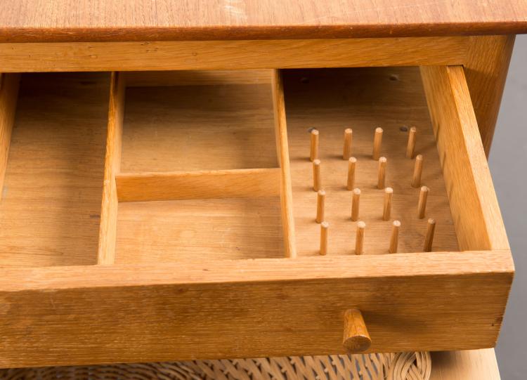 Bild 5 zu Objekt, 'AT33' sewing cabinet, 1949, Hans J. Wegner, Tuck, Andreas, Kopenhagen, 119A 142