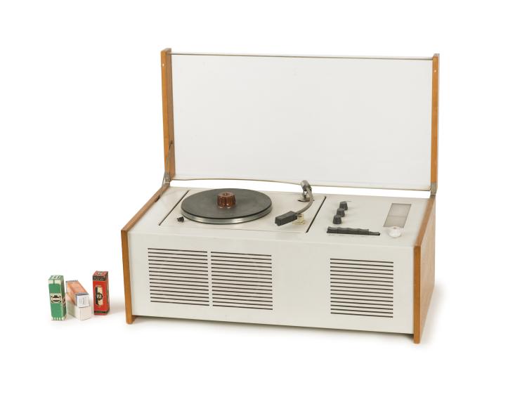 Hauptbild zu Objekt, 'SK-55' radio/phono combination, 1963, Hans Gugelot, Braun, Frankfurt am Main, 119C 84