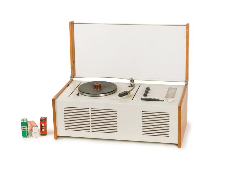 Bild 1 zu Objekt, 'SK-55' radio/phono combination, 1963, Hans Gugelot, Braun, Frankfurt am Main, 119C 84