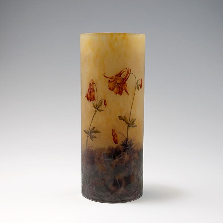 Bild 1 zu Objekt, 'Ancolies' vase, c1910, Daum Fr&egrave;res, Nancy, 120 70