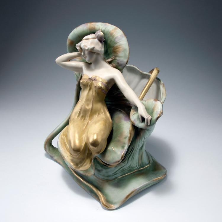 Bild 1 zu Objekt, Sitting girl, c1900, Amphora-Werke Riessner, Stellmacher & Kessel, Turn-Teplitz, 120 576