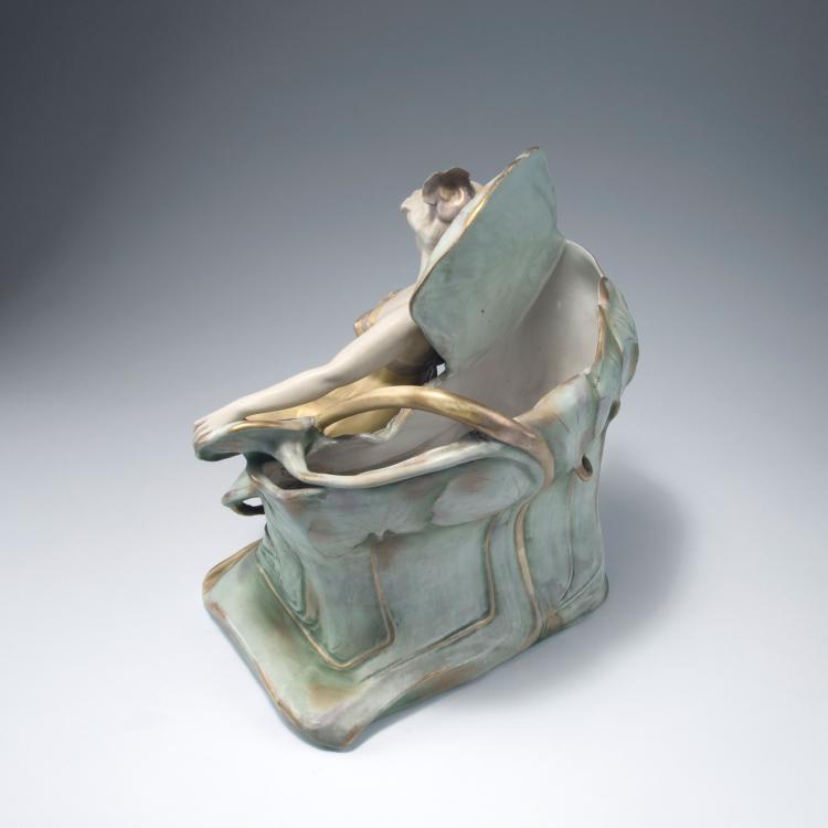 Bild 2 zu Objekt, Sitting girl, c1900, Amphora-Werke Riessner, Stellmacher & Kessel, Turn-Teplitz, 120 576