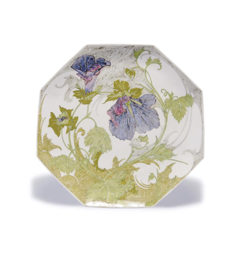 Hauptbild zu Objekt, 'Hollyhock' plate, 1908, Samuel Schellink, Rozenburg, Den Haag, 120 641