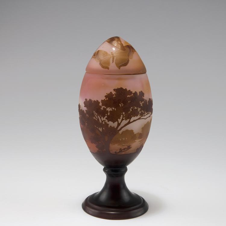 Hauptbild zu Objekt, 'Paysage lacustre, papillons' goblet and cover, 1906-14, Gall&eacute;, Emile, Nancy, 120 210