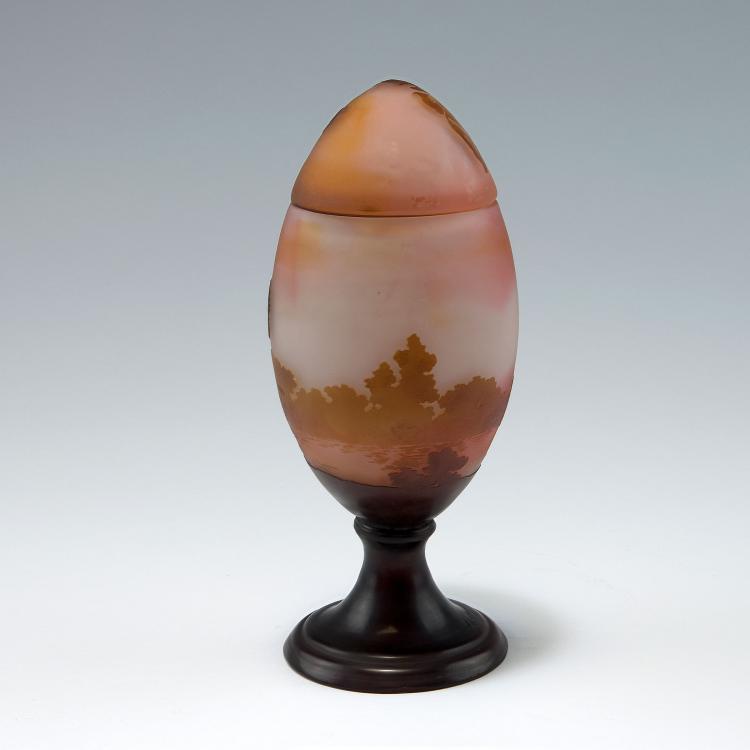 Bild 1 zu Objekt, 'Paysage lacustre, papillons' goblet and cover, 1906-14, Gall&eacute;, Emile, Nancy, 120 210