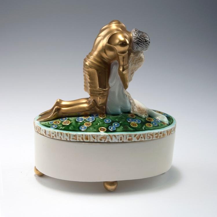 Bild 1 zu Objekt, 'Danube' Box and cover, c1907, Michael Powolny, Wiener Keramik, 120 661