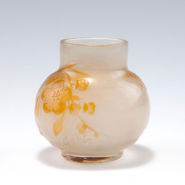 Bild 1 zu Objekt, 'Fleurs de pommier' vase, c1900, Gall&eacute;, Emile, Nancy, 120 151