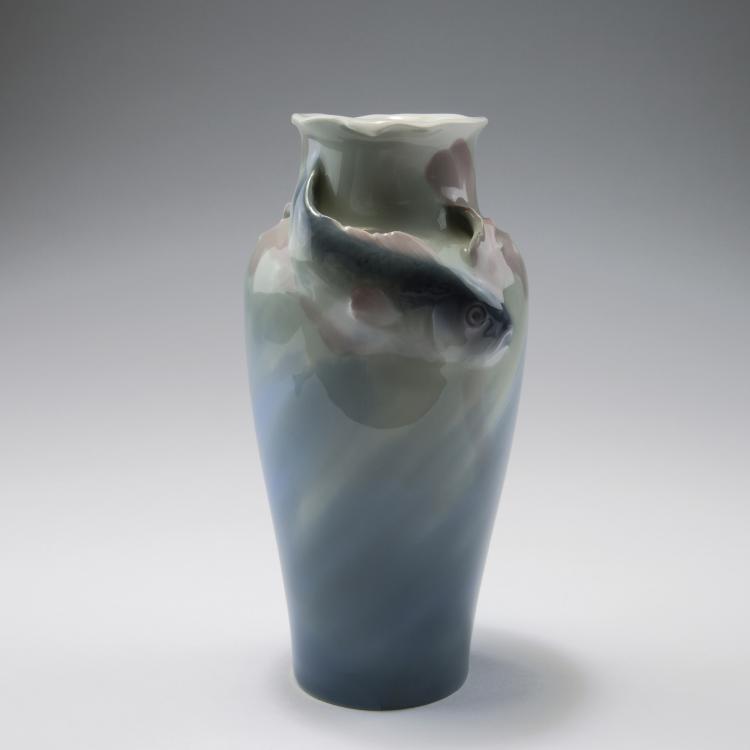 Hauptbild zu Objekt, Vase with fish, c1900, Karl Lindstr&ouml;m, R&ouml;rstrands Porslinsfabriker AB, Lidk&ouml;ping, 120 539
