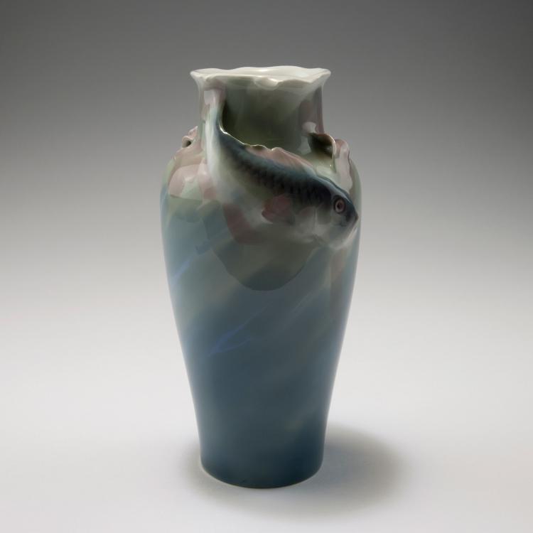 Bild 1 zu Objekt, Vase with fish, c1900, Karl Lindstr&ouml;m, R&ouml;rstrands Porslinsfabriker AB, Lidk&ouml;ping, 120 539