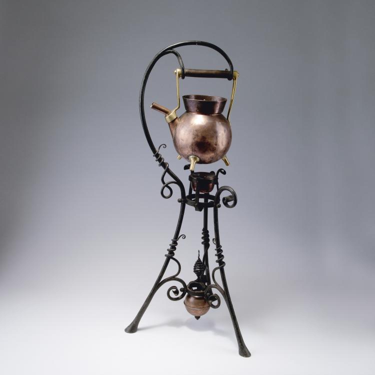 Hauptbild zu Objekt, Teapot with stand, c1885, Christopher Dresser, Benham & Froud, London, 120 666