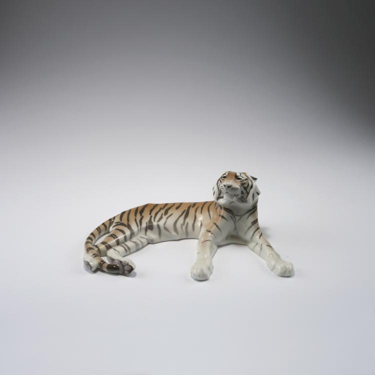 Hauptbild zu Objekt, Reclining Bengal tiger, 1911, Anton Puchegger, Berlin, KPM, 120 488