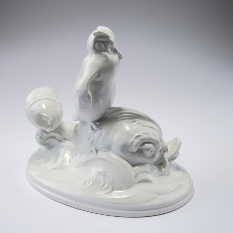 Hauptbild zu Objekt, 'Kidnapping: Dolphin, carrying a small penguin on its back', 1924, Emil Rutte, Berlin, StPM, 120 486