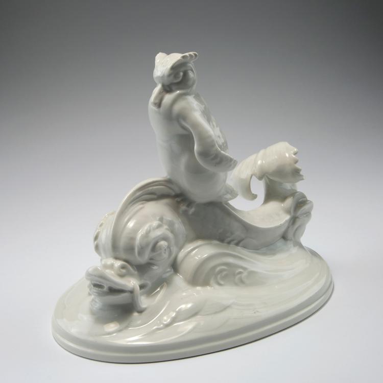 Bild 1 zu Objekt, 'Kidnapping: Dolphin, carrying a small penguin on its back', 1924, Emil Rutte, Berlin, StPM, 120 486