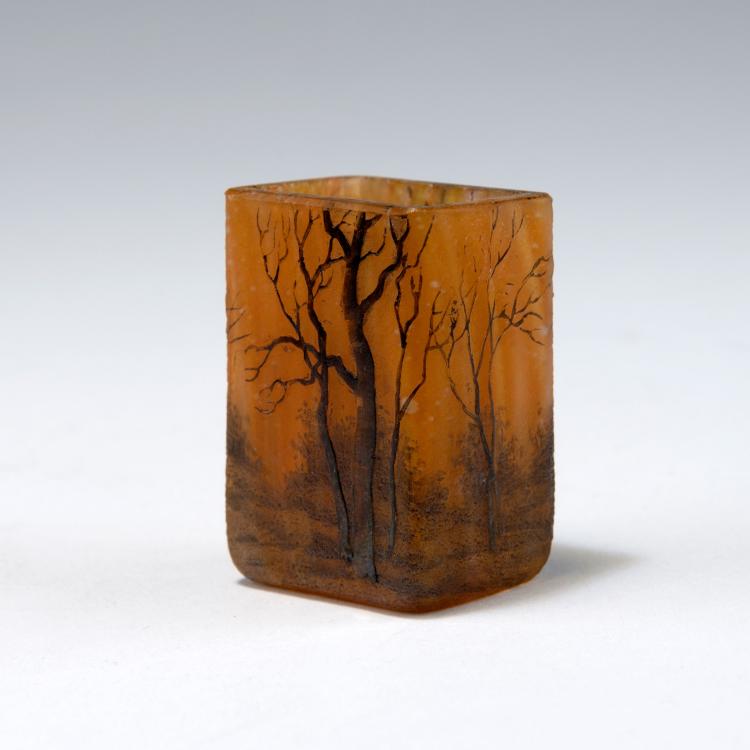 Bild 1 zu Objekt, Miniature 'Arbres en hiver' vase, c1906, Daum Fr&egrave;res, Nancy, 120 49